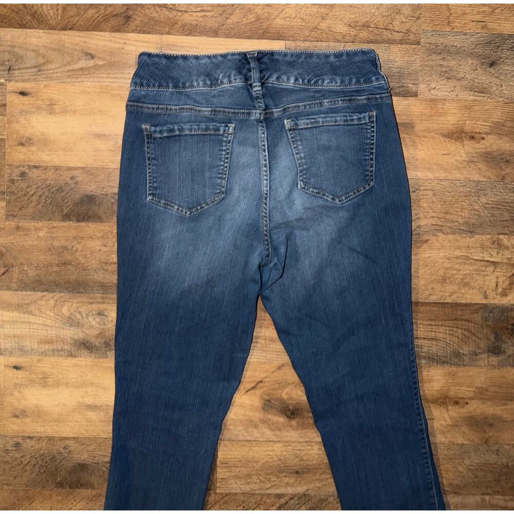 Torrid women’s skinny jeans withunique double-zipper pockets on the front - Picture 7 of 16